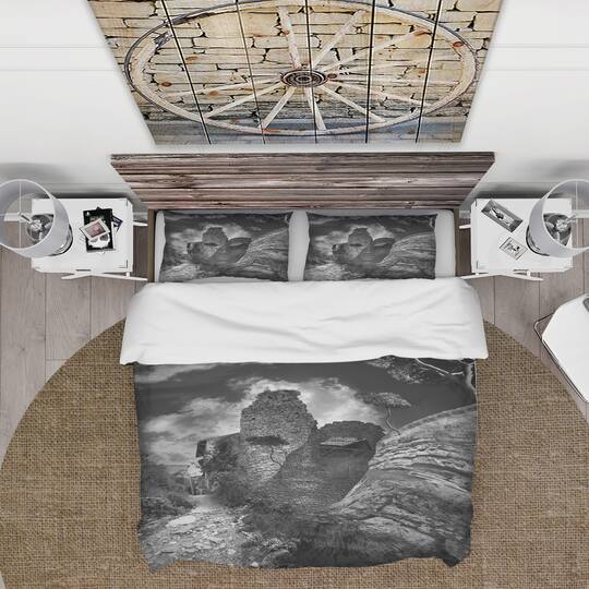 Designart 'Mast of Columbine Collage' Traditional Bedding Set - Duvet Cover & Shams